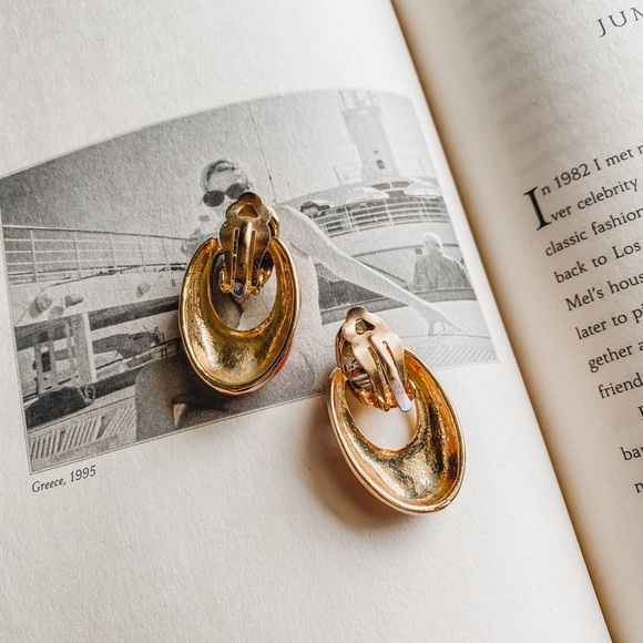 vintage 70s oval door knocker clip earrings - Picture 3 of 4